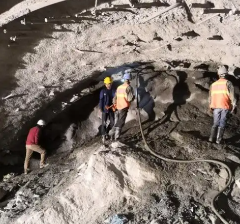 墨江拱顶带模注浆料的施工流程及注意事项